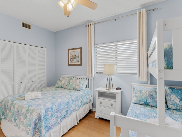 Gulf View Vacation Rentals Indian Shores 3-Bedroom Penthouse with Pool